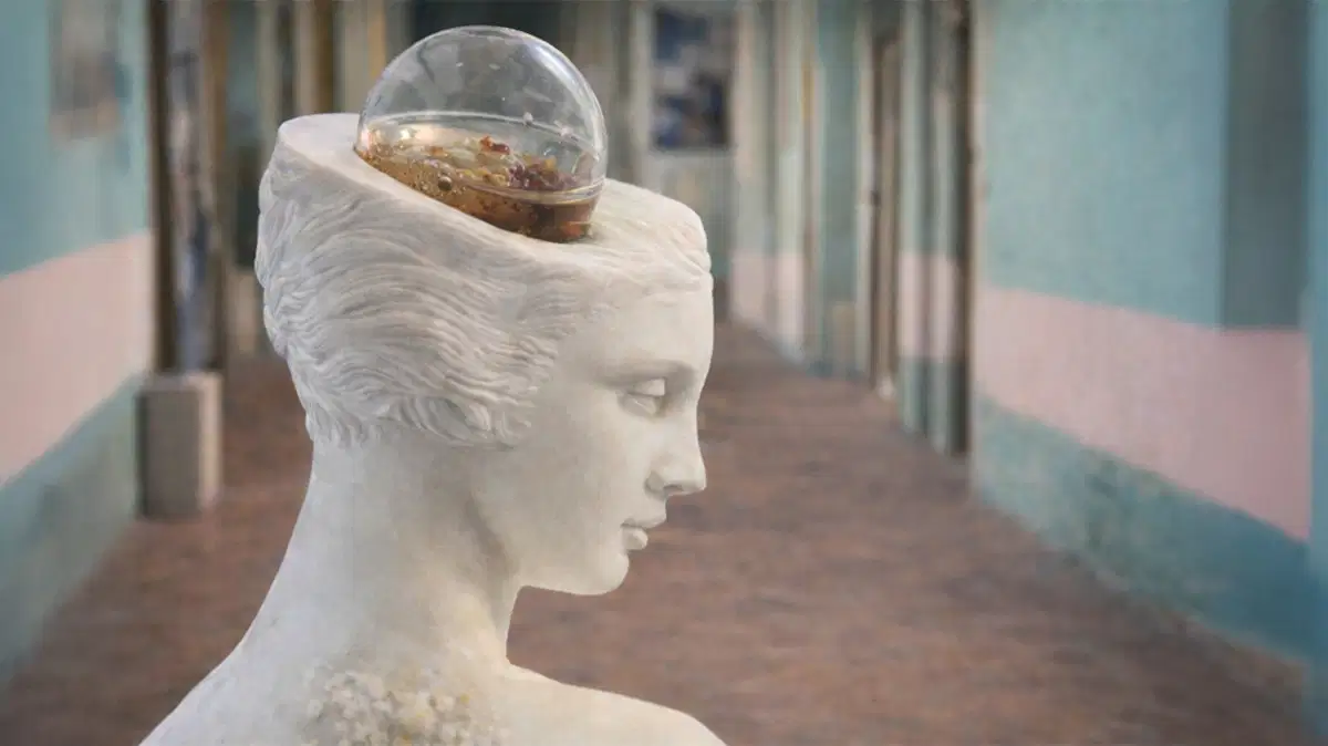 A fusion of Art & Bioscience: “Restorative” microorganisms became the center of contemporary sculptures
